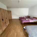 Grosses Apartment Im Dg
