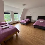 Grosses Apartment Im Dg